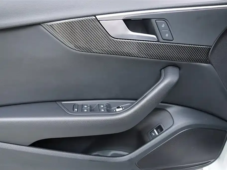 Audi A4L 2022 из CN, фото 10