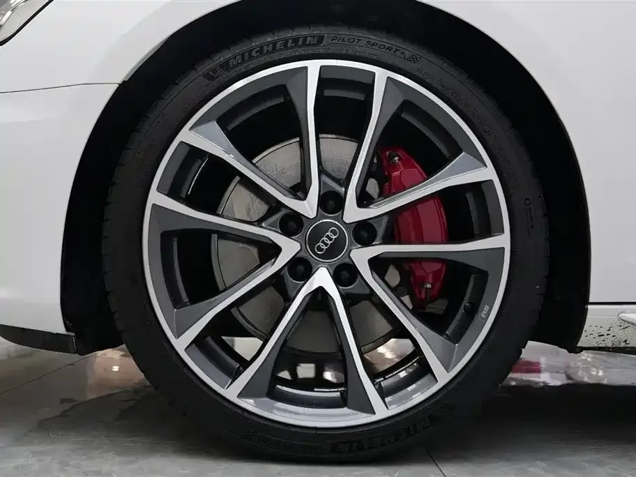 Audi A4L 2022 из CN, фото 4