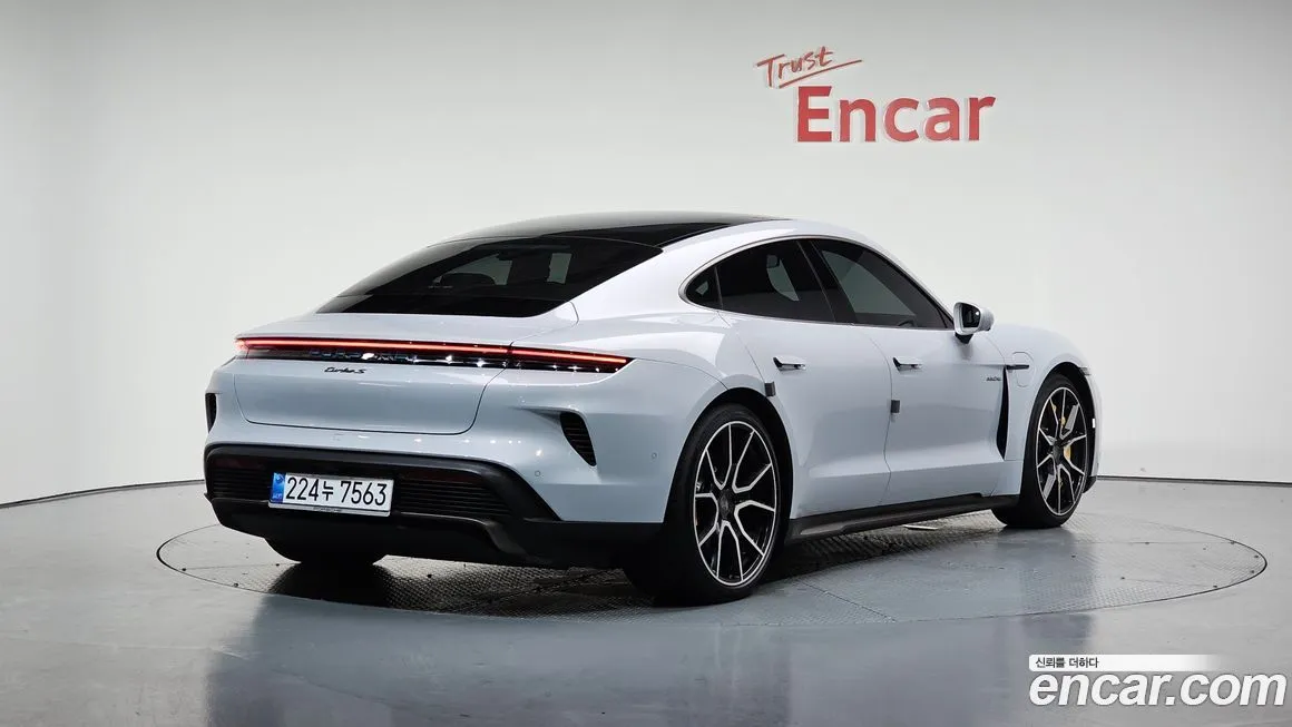 Porsche Taycan 2025 из KR, фото 2