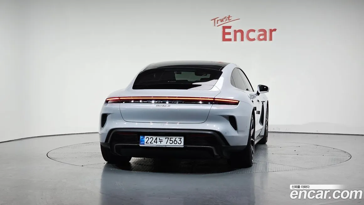 Porsche Taycan 2025 из KR, фото 4