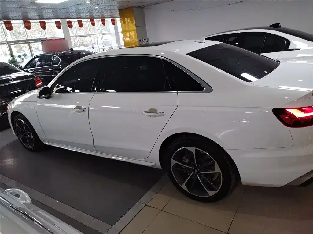 Audi A4L 2022 из CN, фото 5