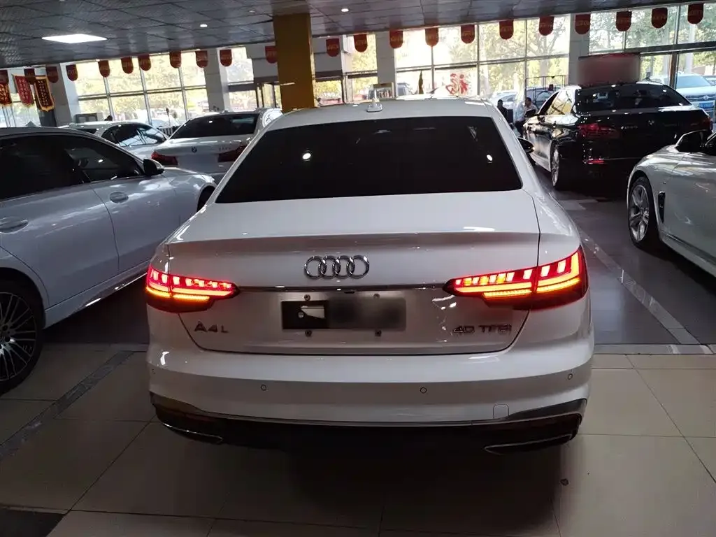 Audi A4L 2022 из CN, фото 6
