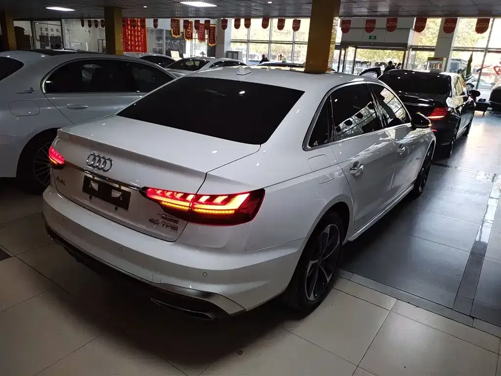 Audi A4L 2022 из CN, фото 7