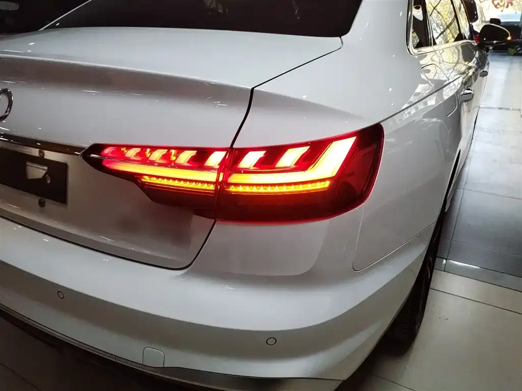 Audi A4L 2022 из CN, фото 8