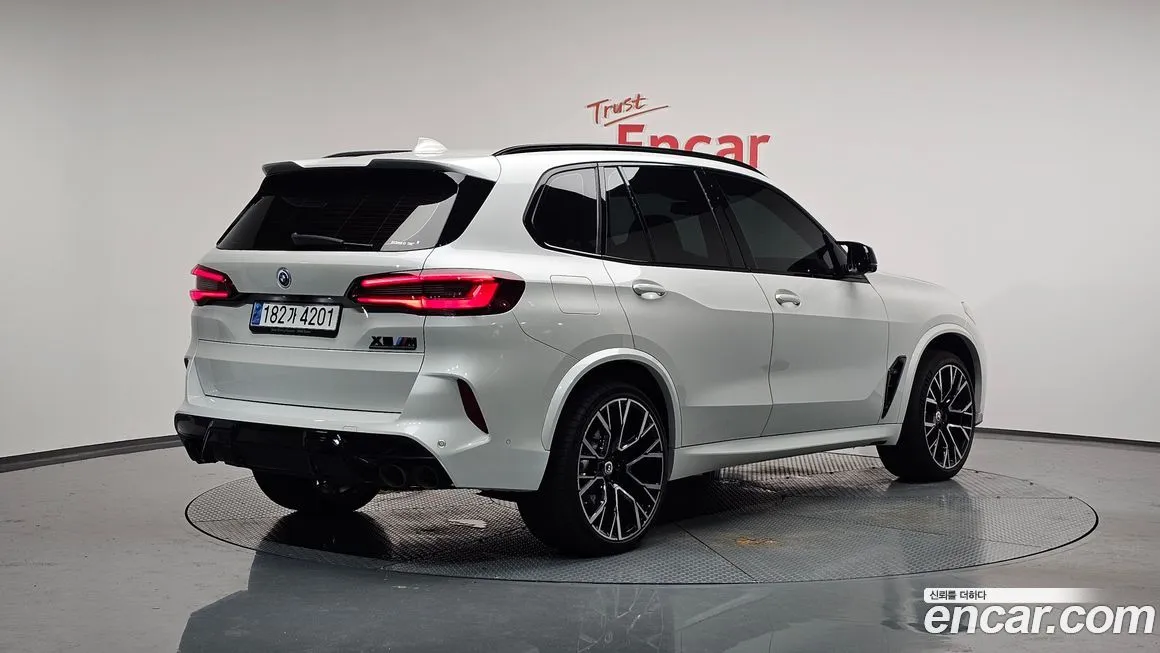 BMW X5M 2023 из KR, фото 2