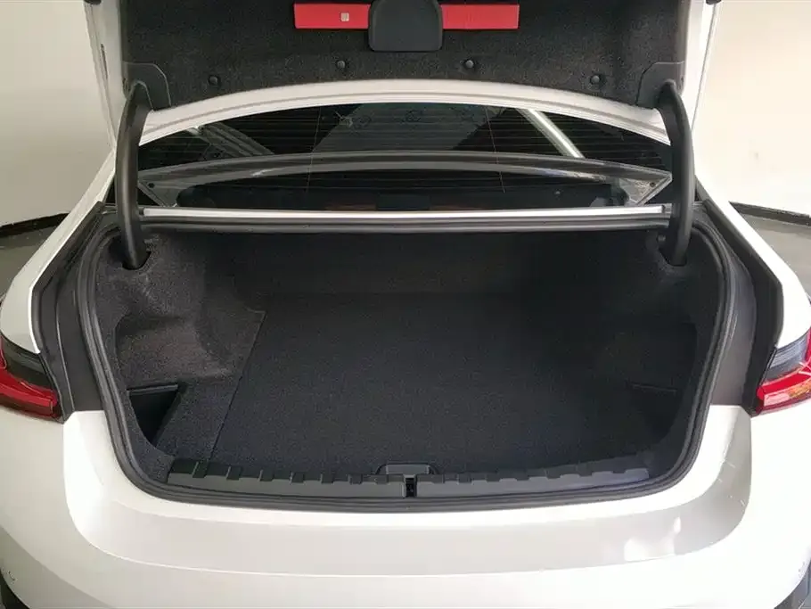 BMW i3 2024 из CN, фото 2
