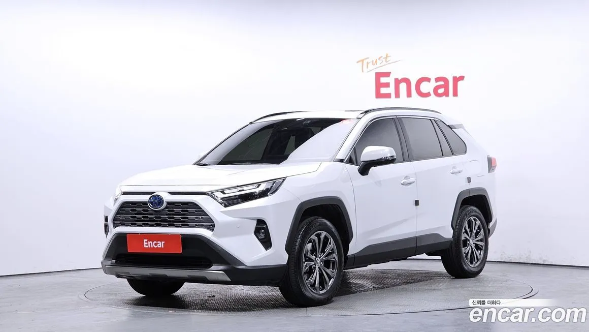 Toyota RAV4 — фото 1