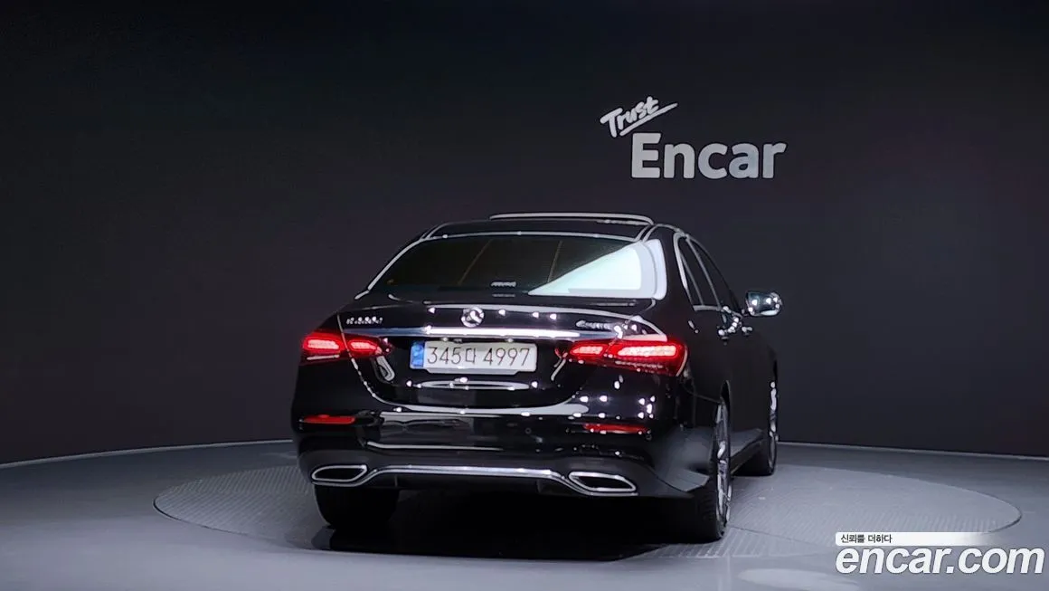 Mercedes-Benz E-Class — фото 4