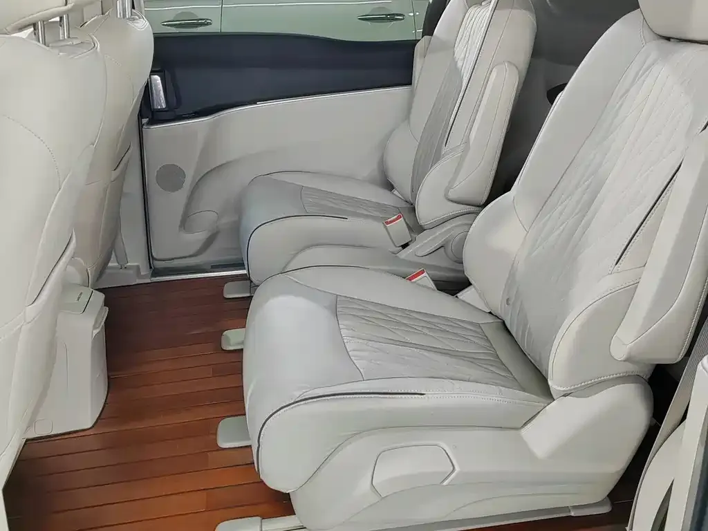 Buick GL8 2022 из CN, фото 9