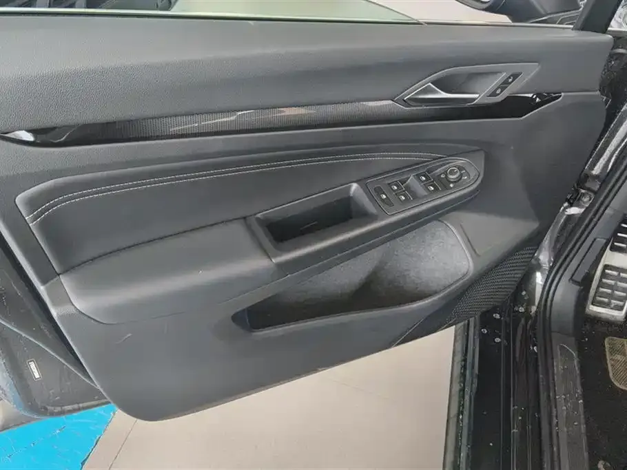 Volkswagen Golf 2023 из CN, фото 7