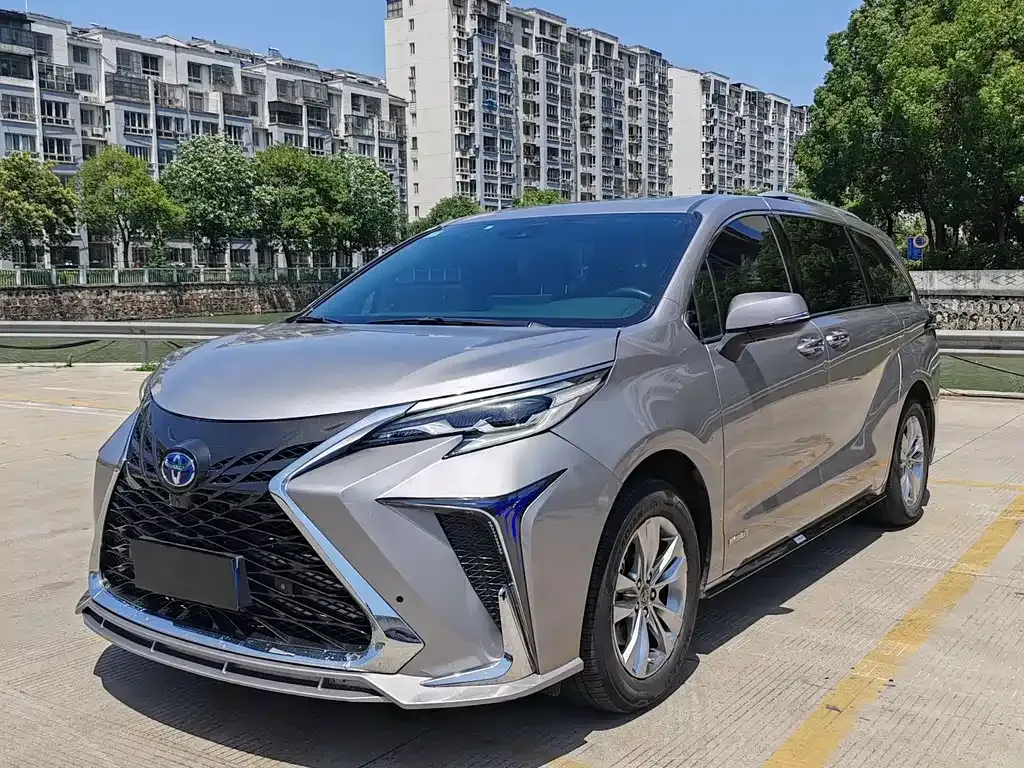 Toyota Sienna 2022 из CN, фото 1