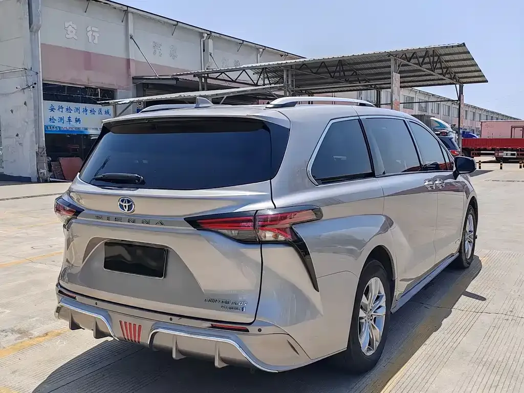 Toyota Sienna 2022 из CN, фото 3