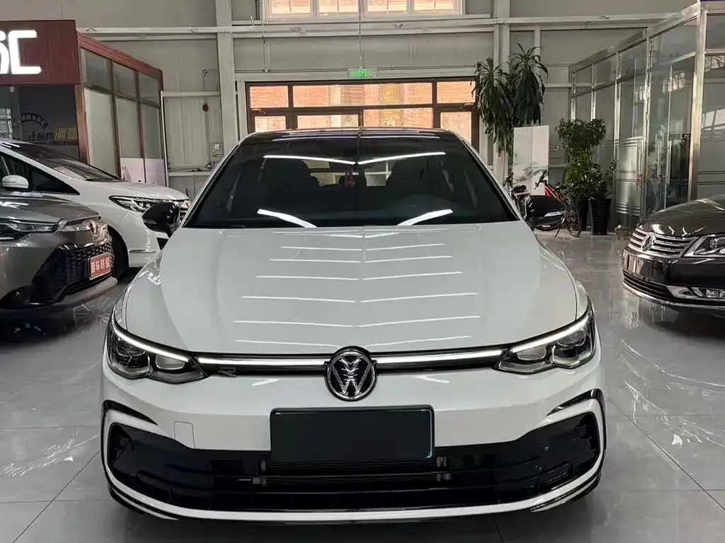 Volkswagen Golf 2023 из CN, фото 2