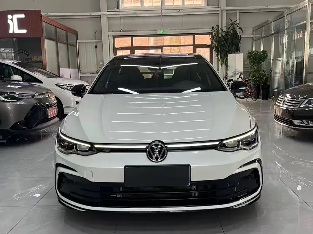 Volkswagen Golf 2023 из CN, фото 3
