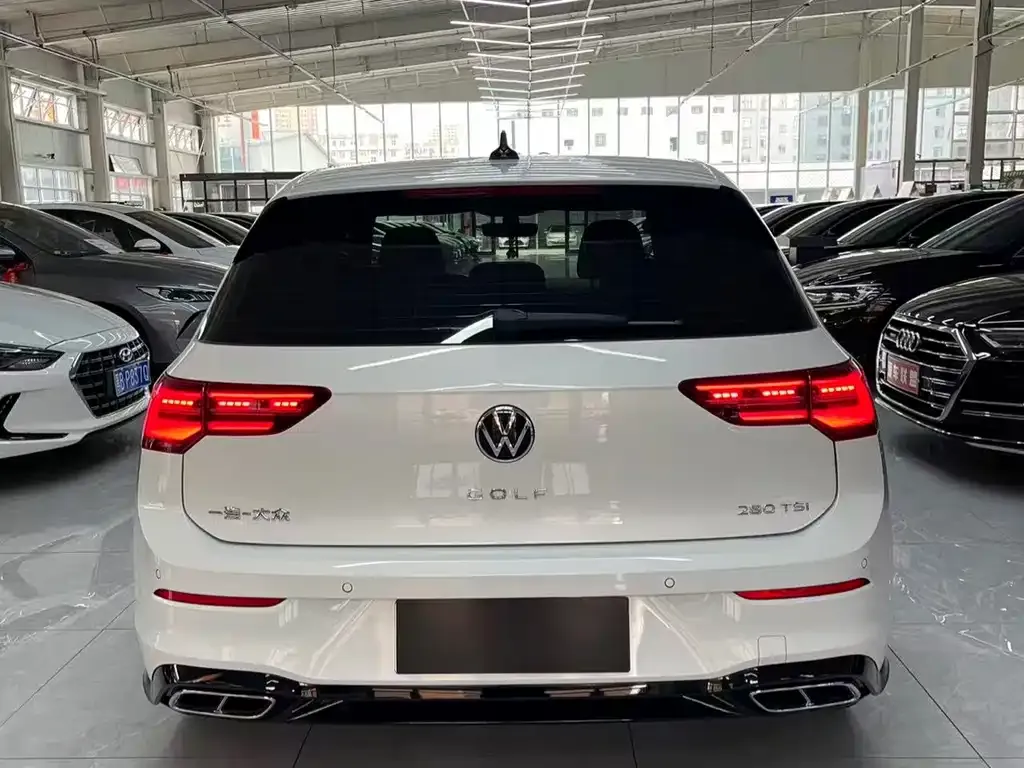 Volkswagen Golf 2023 из CN, фото 6