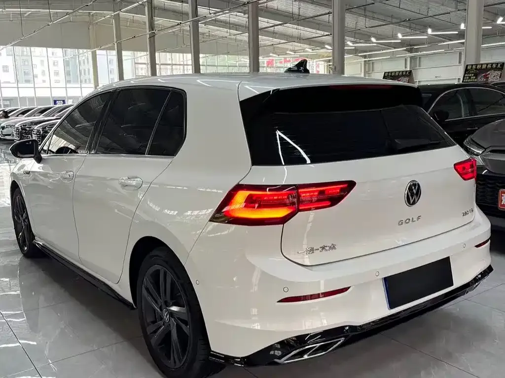 Volkswagen Golf 2023 из CN, фото 7