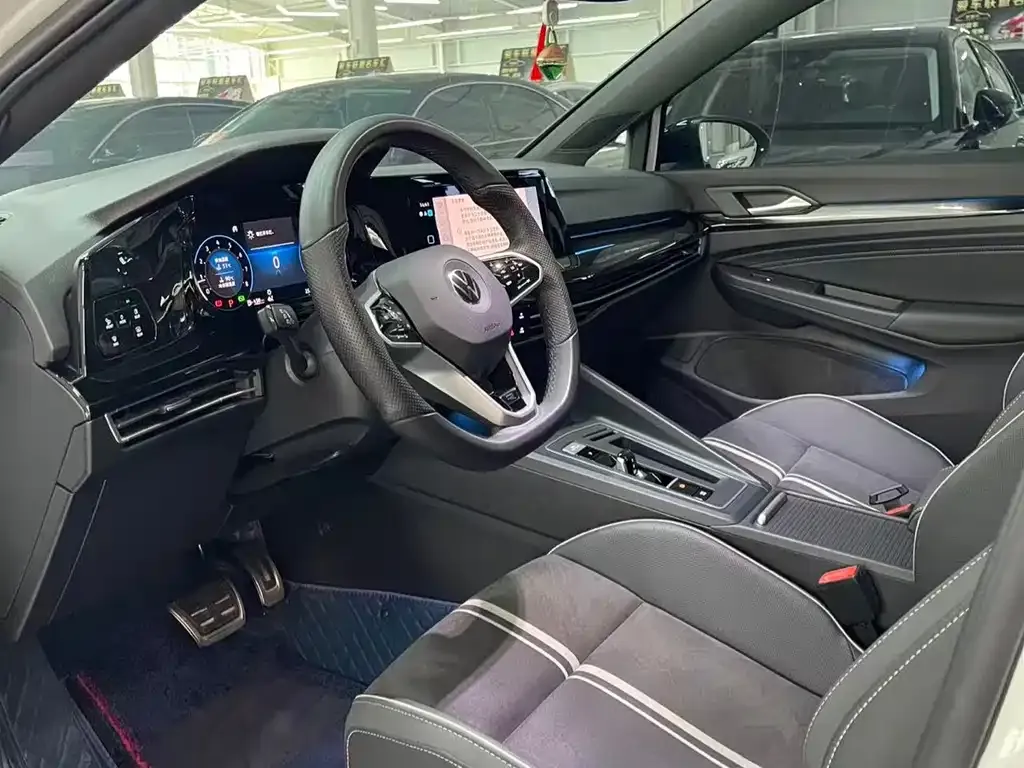 Volkswagen Golf 2023 из CN, фото 9