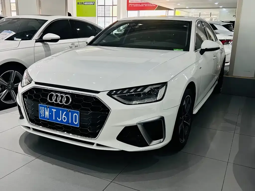 Audi A4L 2023 из CN, фото 1