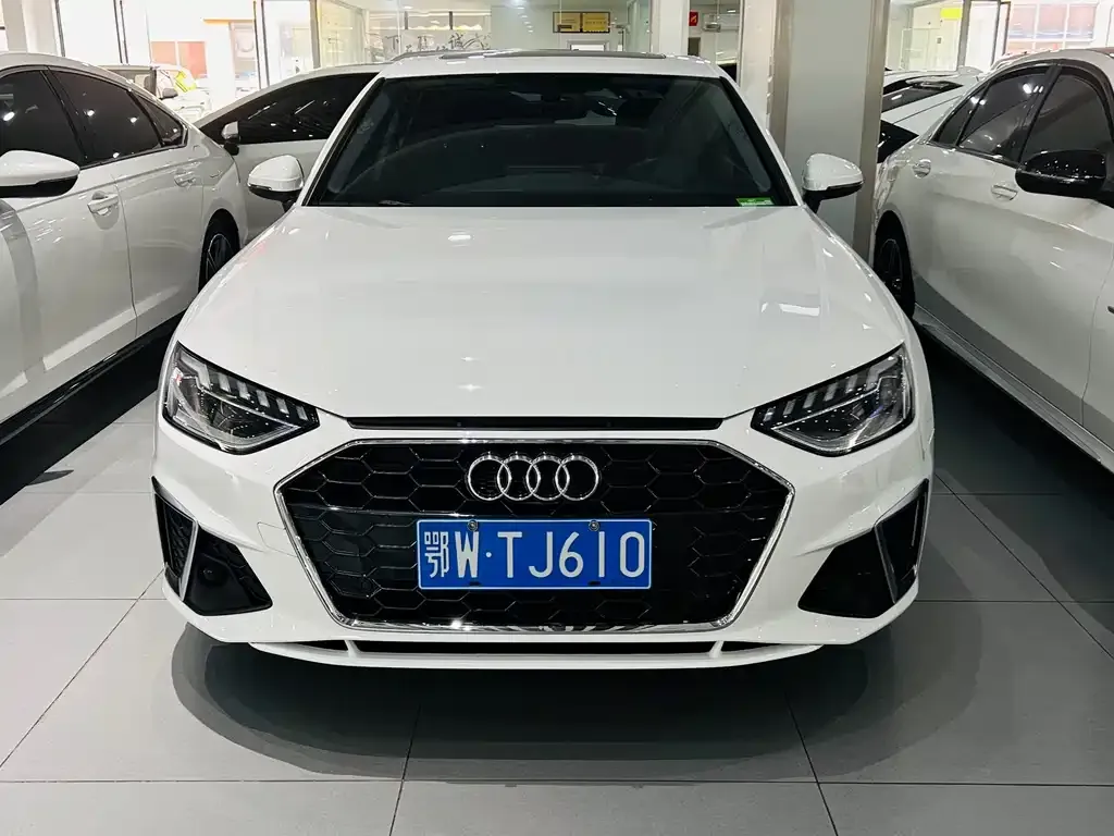 Audi A4L 2023 из CN, фото 2