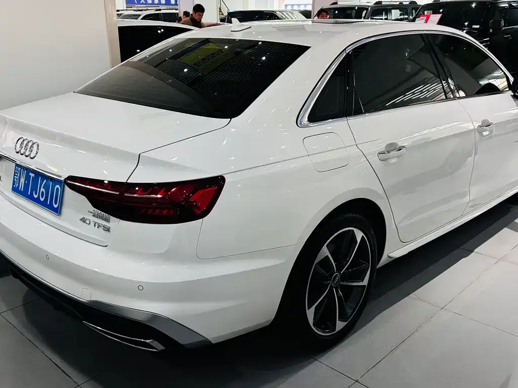 Audi A4L 2023 из CN, фото 4