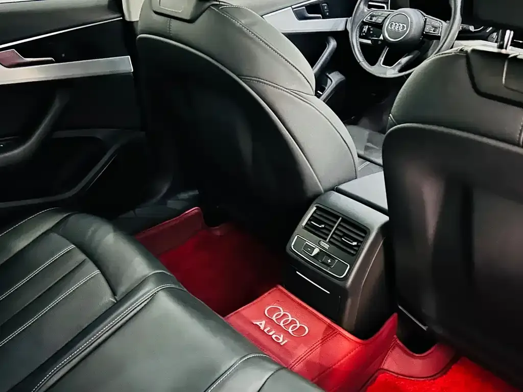 Audi A4L 2023 из CN, фото 9