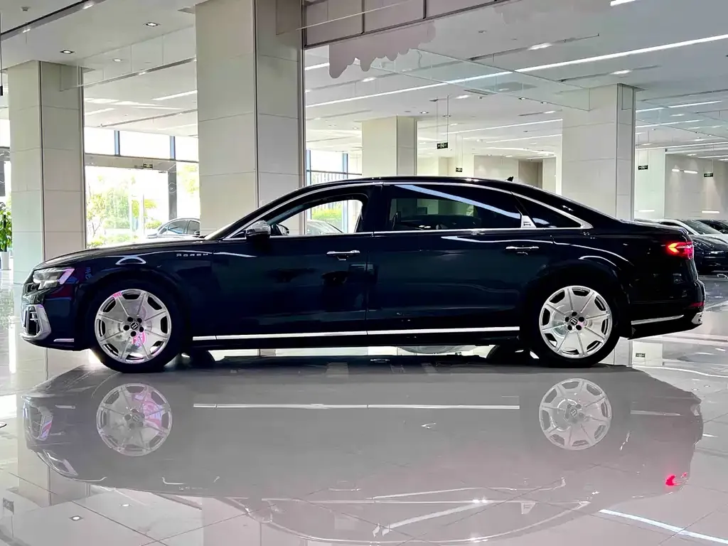 Audi A8 2023 из CN, фото 3