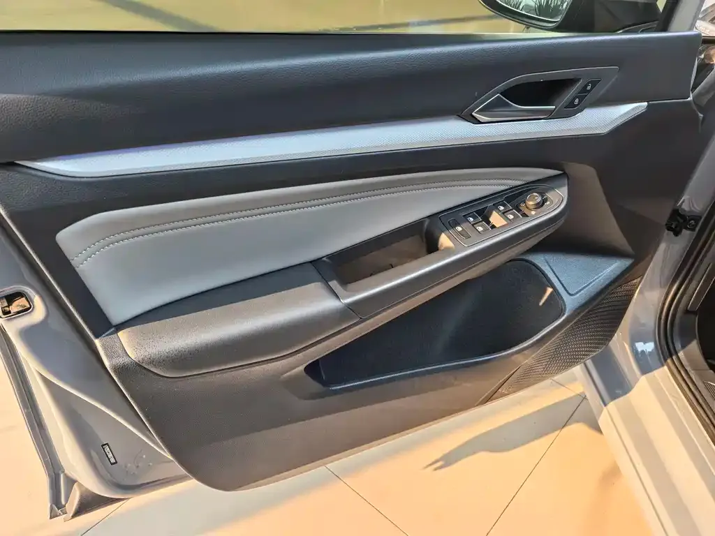 Volkswagen Golf 2021 из CN, фото 8