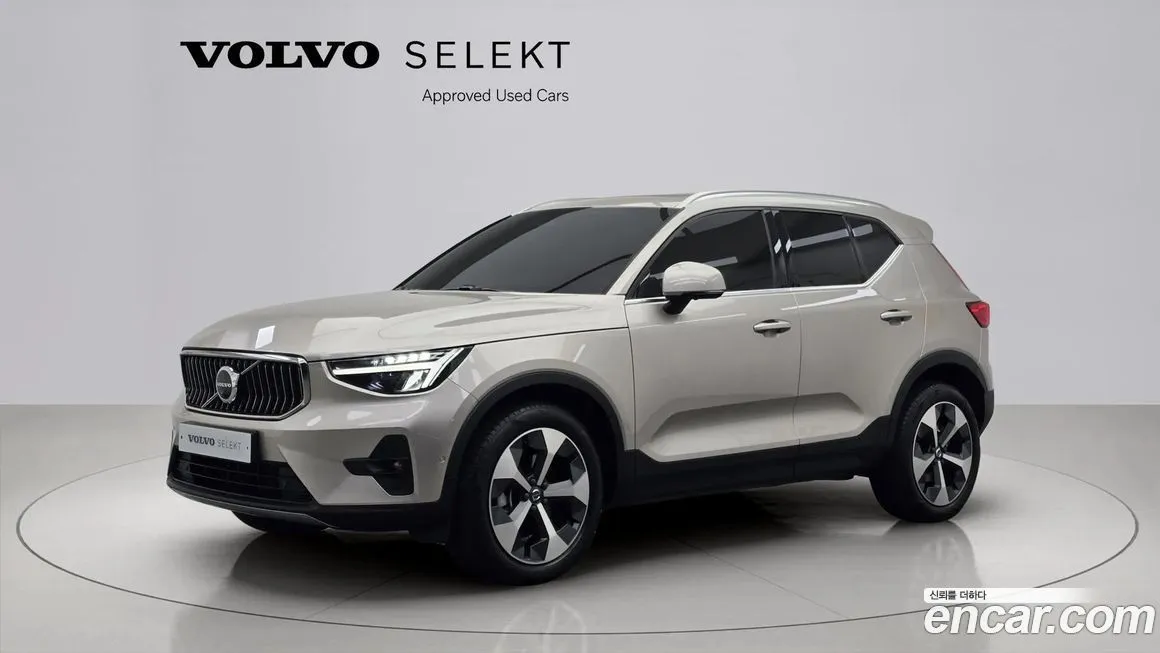 Volvo XC40 — фото 1