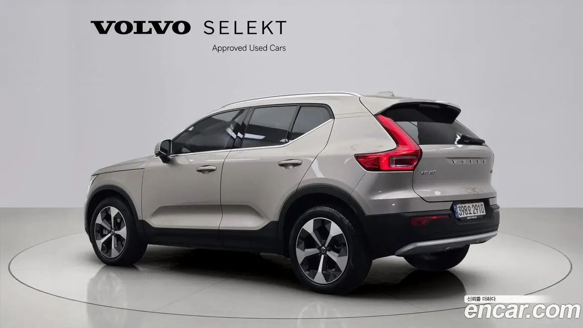 Volvo XC40 — фото 4