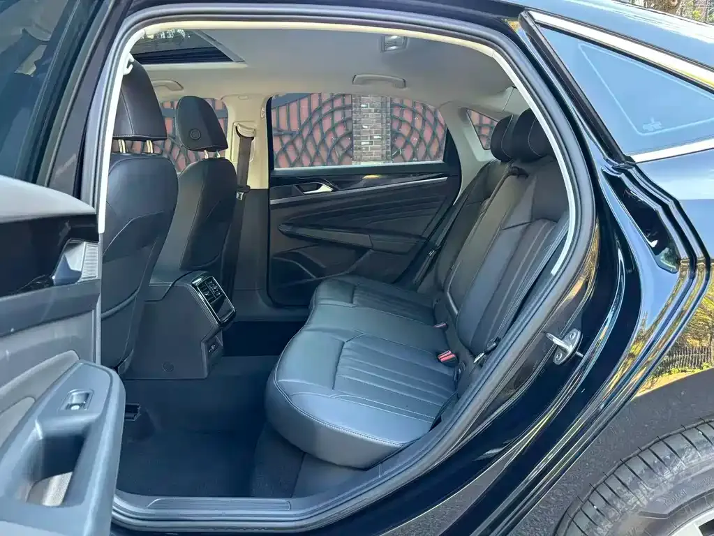 Volkswagen Passat 2024 из CN, фото 8