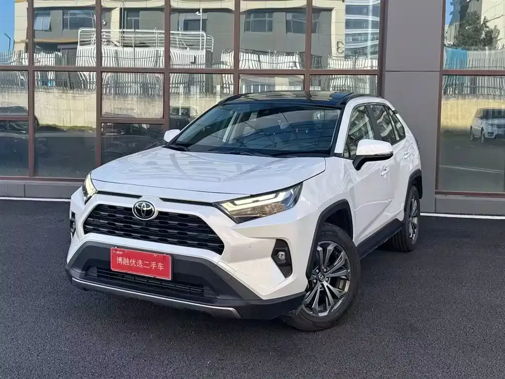 Toyota RAV4 — фото 1