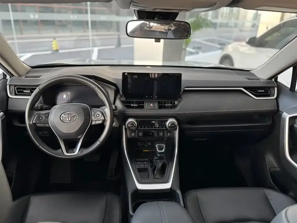 Toyota RAV4 — фото 10