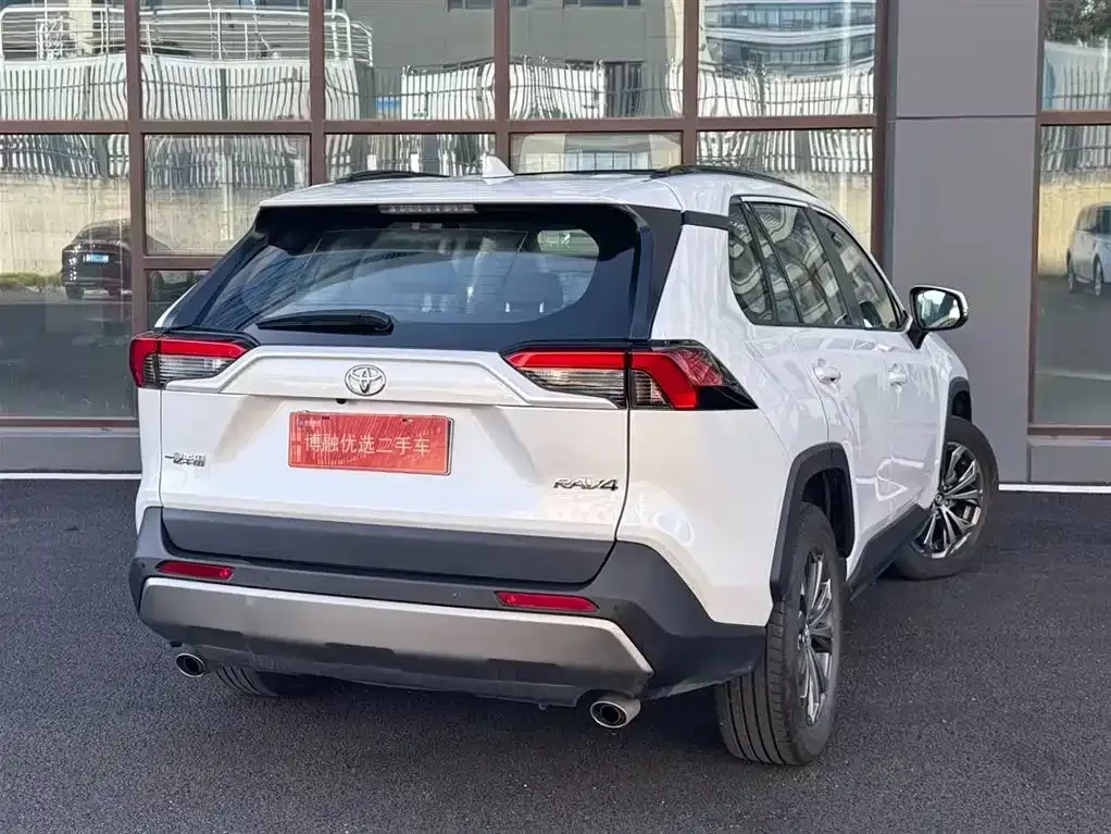Toyota RAV4 — фото 2