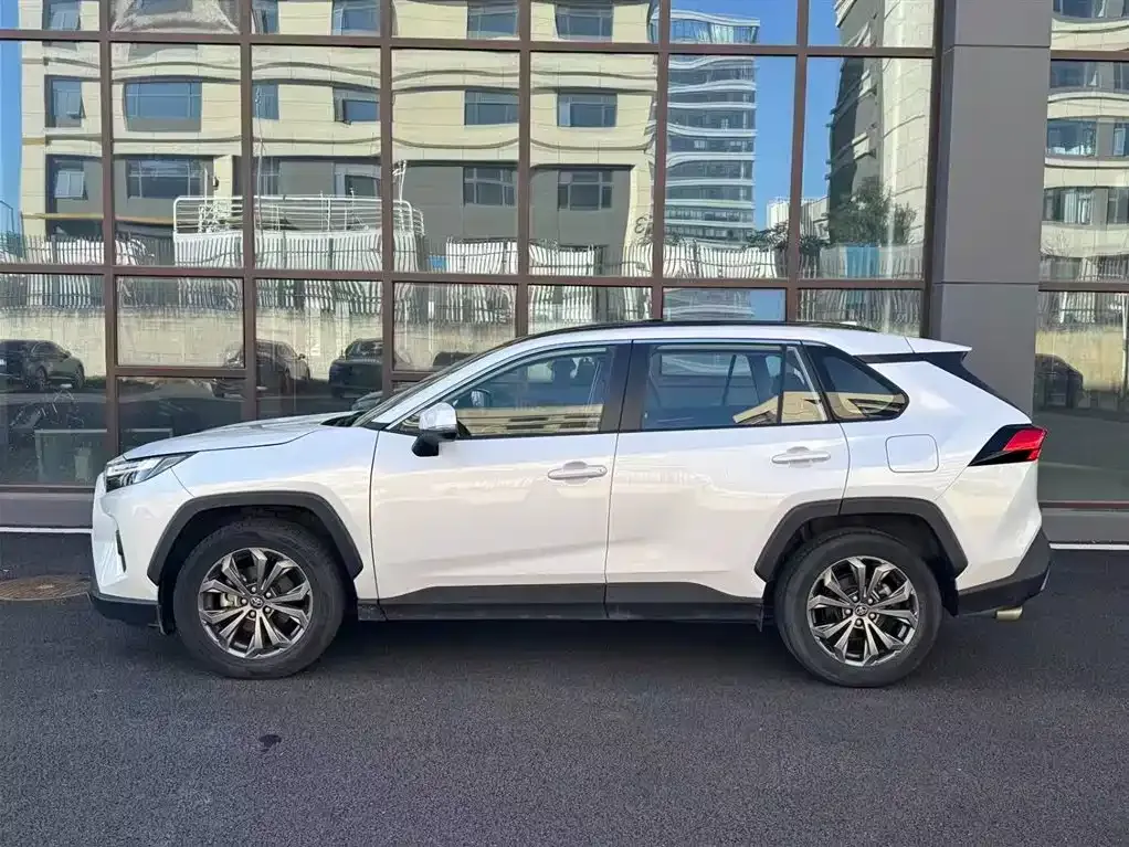 Toyota RAV4 — фото 3