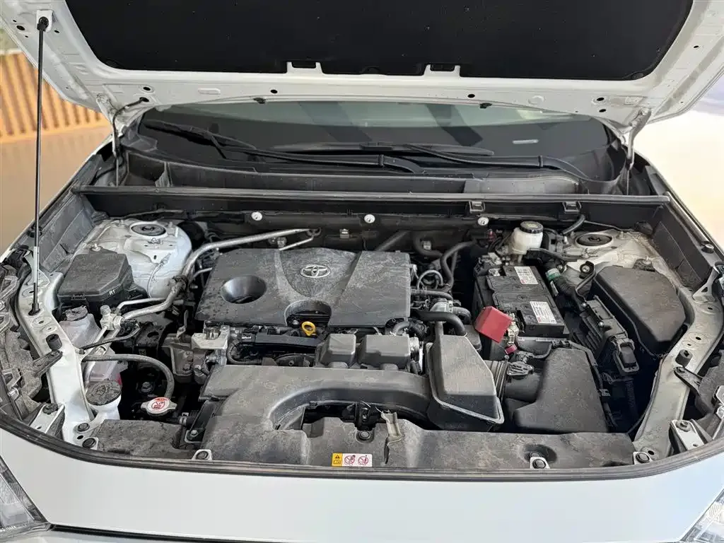 Toyota RAV4 — фото 4