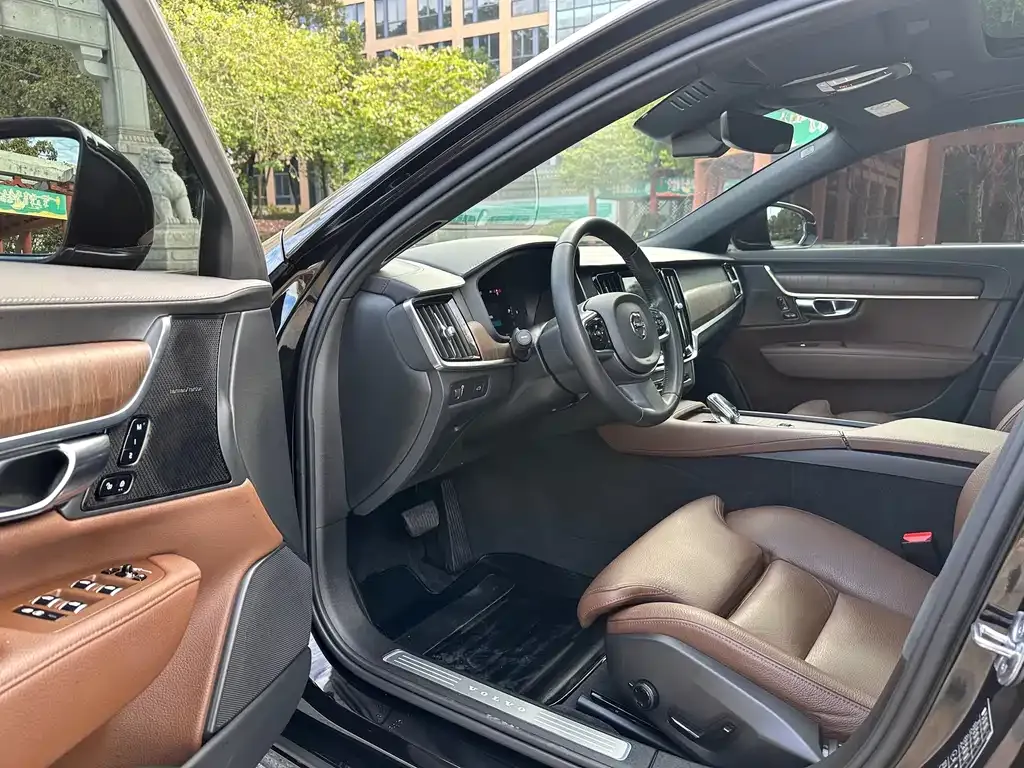 Volvo S90 2022 из CN, фото 4