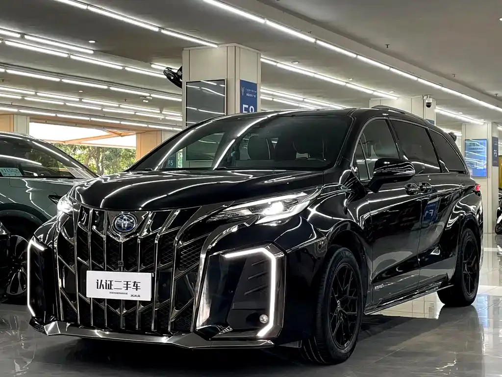 Toyota Sienna 2023 из CN, фото 2