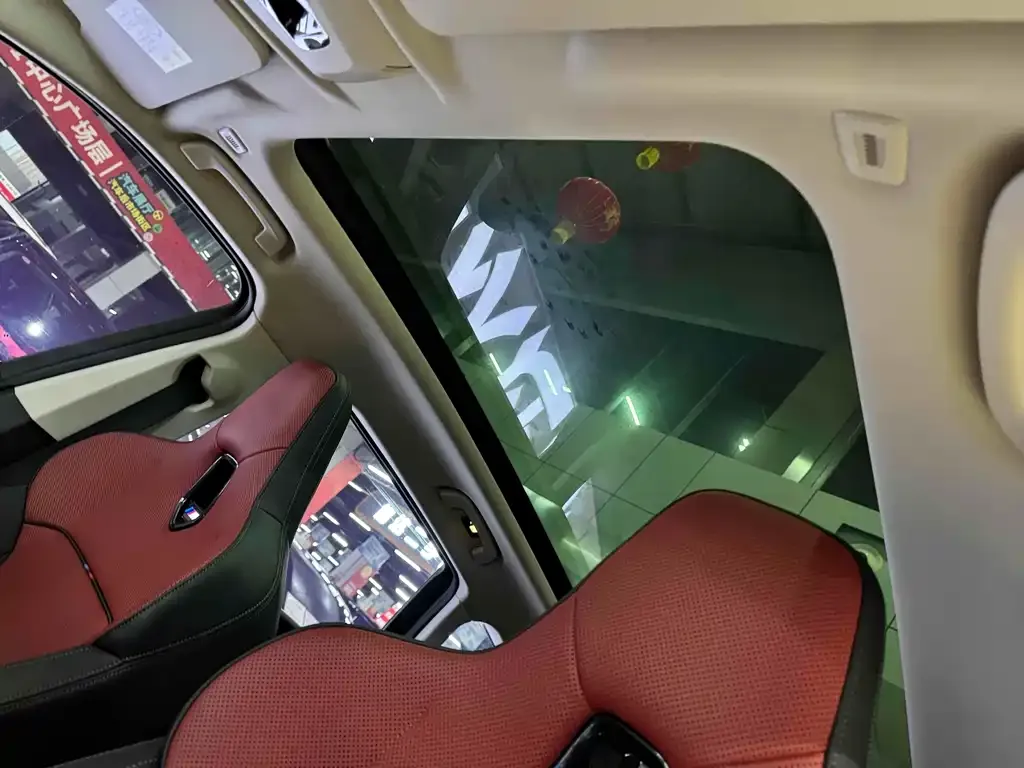 BMW iX1 2024 из CN, фото 8