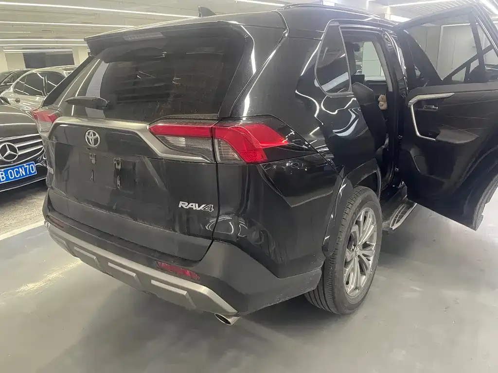 Toyota RAV4 2024 из CN, фото 10