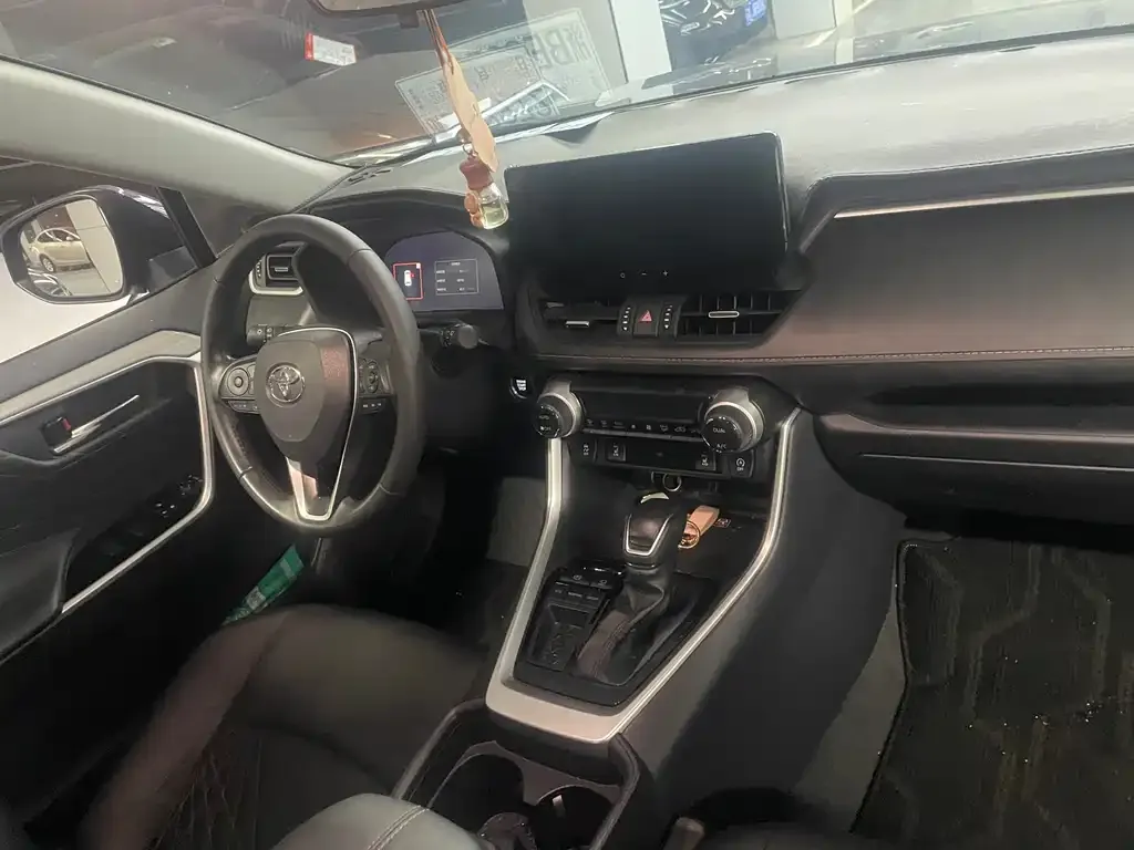 Toyota RAV4 2024 из CN, фото 4