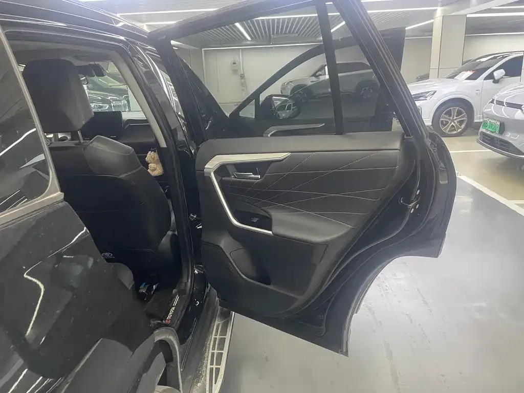 Toyota RAV4 2024 из CN, фото 7