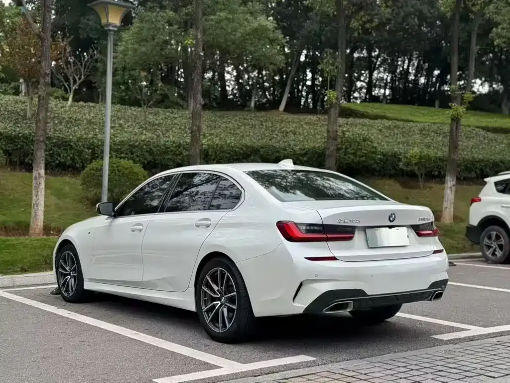 BMW 3 Series 2022 из CN, фото 2