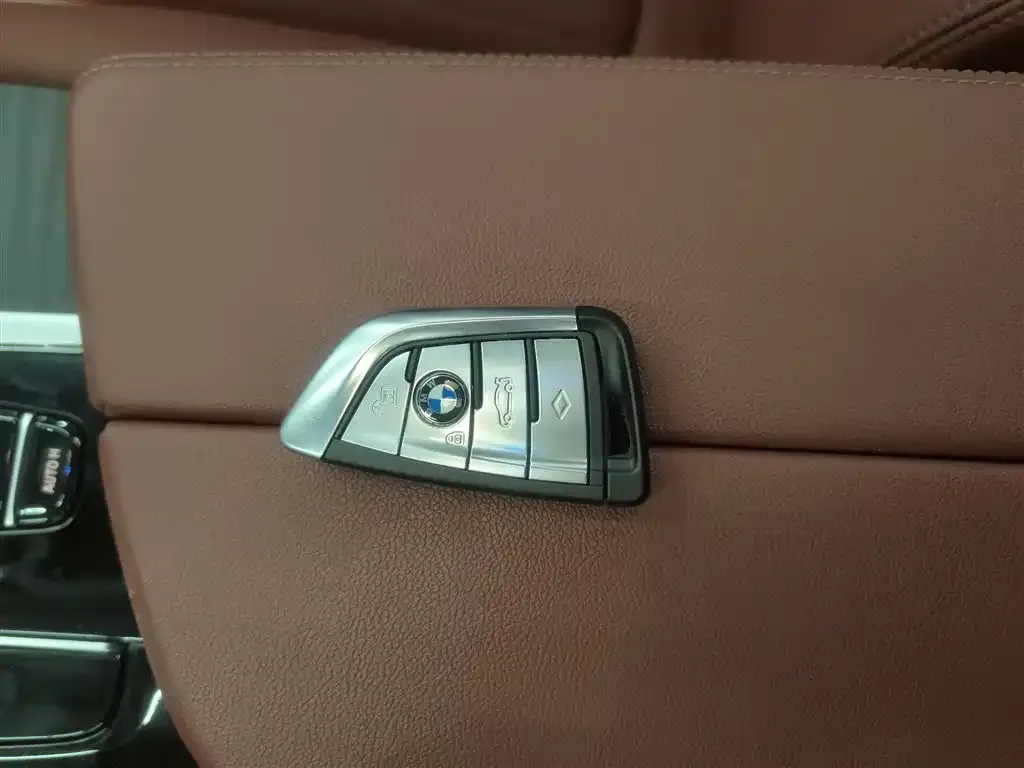 BMW 5 Series 2023 из CN, фото 9