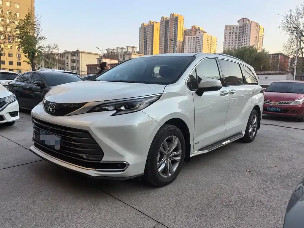 Toyota Sienna 2024 из CN, фото 1