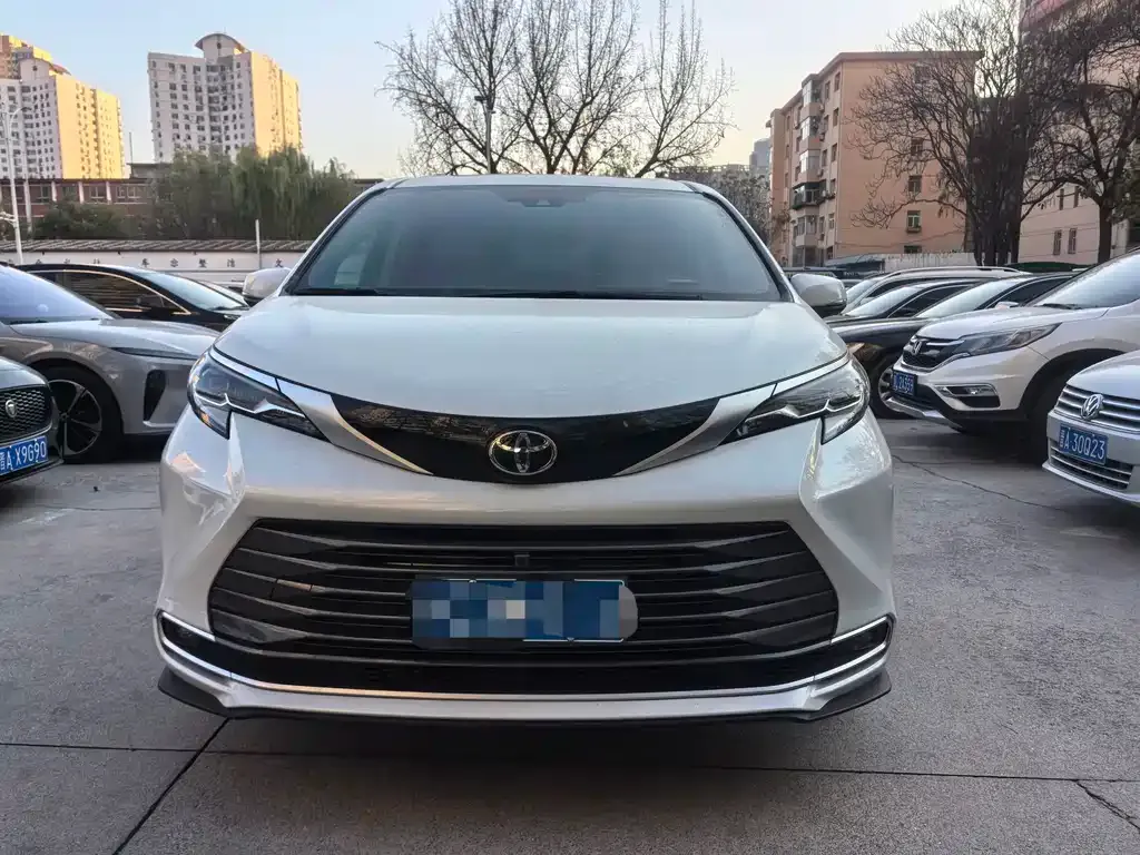 Toyota Sienna 2024 из CN, фото 2