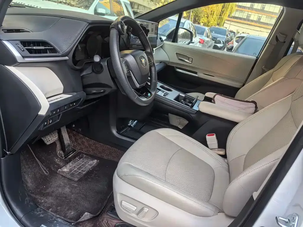 Toyota Sienna 2024 из CN, фото 7