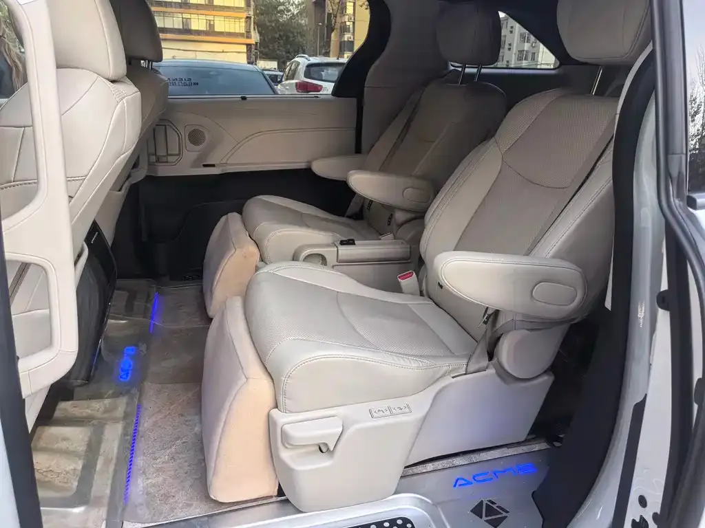 Toyota Sienna 2024 из CN, фото 8