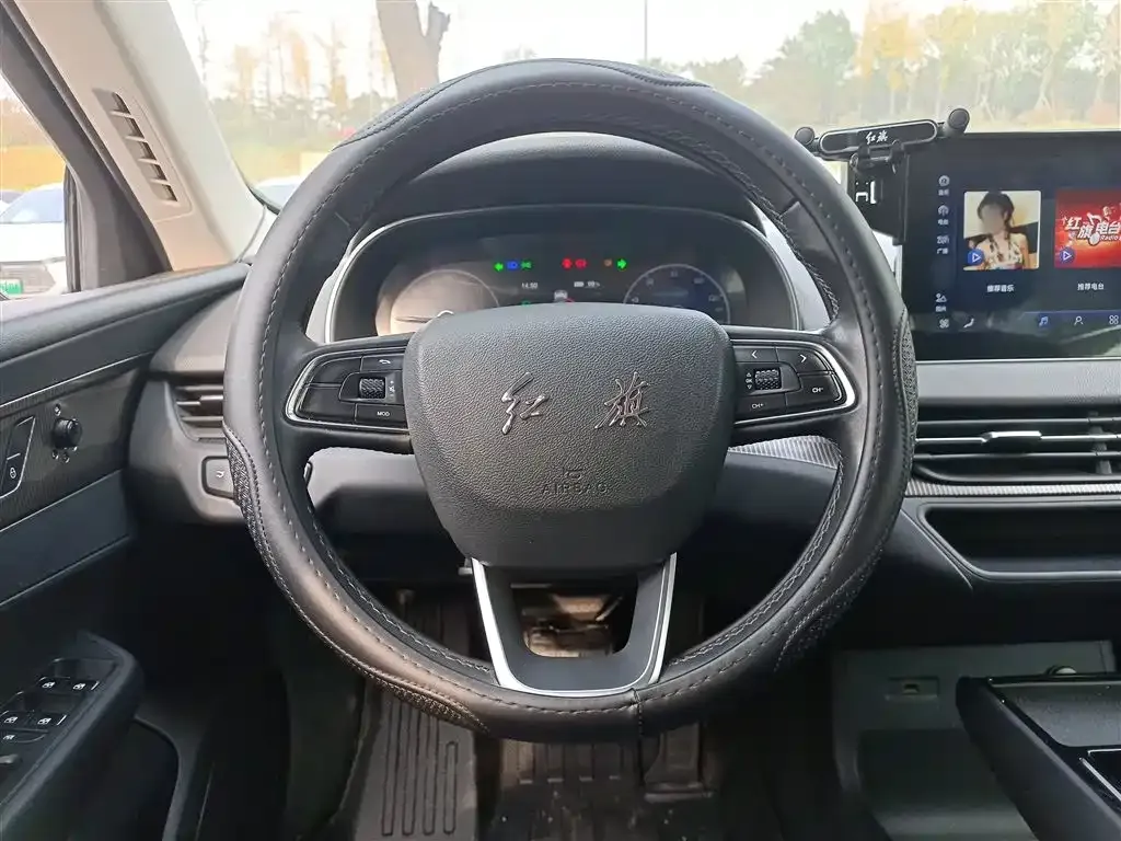 Hongqi E-QM5 — фото 3