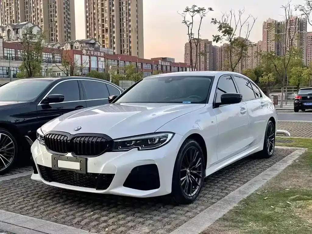 BMW 3 Series 2022 из CN, фото 1