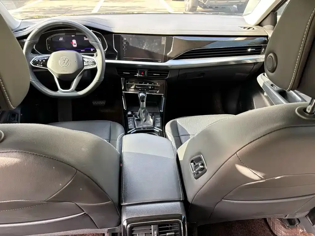 Volkswagen Passat 2024 из CN, фото 10
